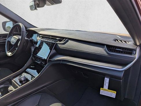 New 2025 Jeep Grand Cherokee Altitude image 29