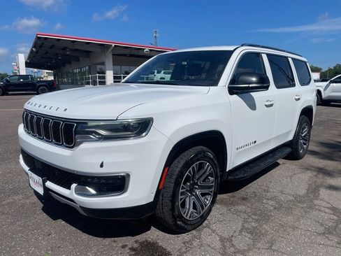 Used 2024 Jeep Wagoneer Series II w/ Flexible Seating Group AWD/4WD image 3