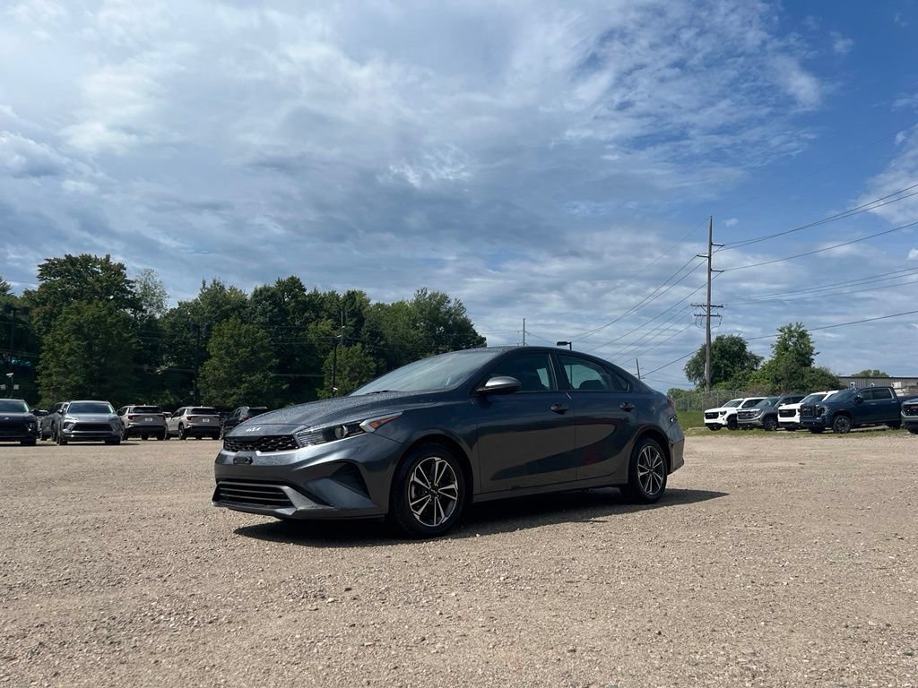 Used 2023 Kia Forte Sedan FWD image 2