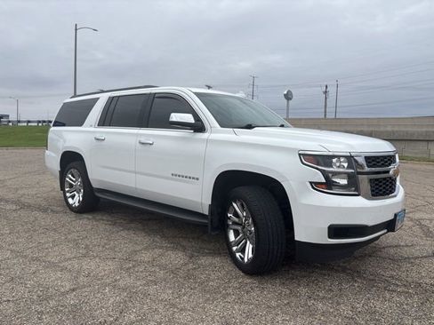 Used 2016 Chevrolet Suburban LS image 2