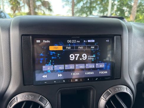 Used 2018 Jeep Wrangler Sport AWD/4WD image 24