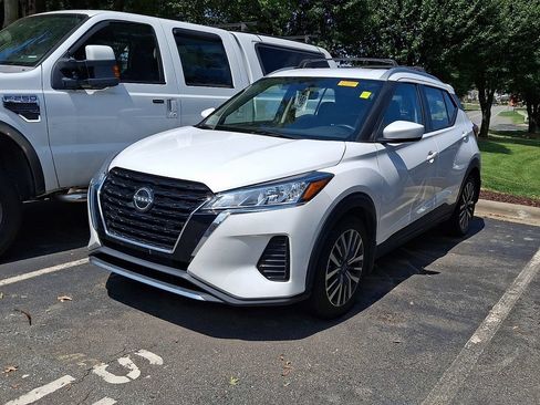 Used 2023 Nissan Kicks SV w/ Interior Electronics Package FWD image 1