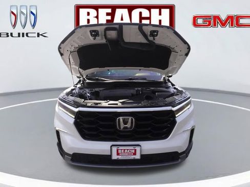 Used 2025 Honda Pilot Touring image 9