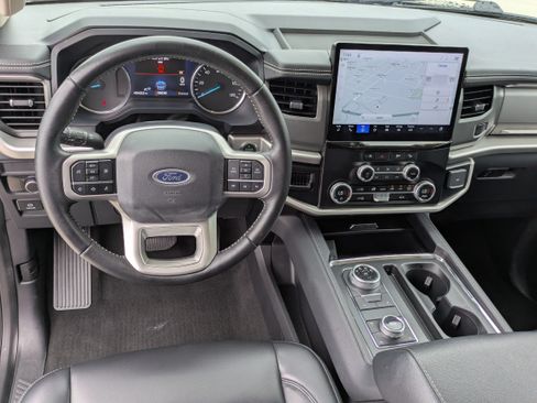 Used 2024 Ford Expedition XLT AWD/4WD image 16