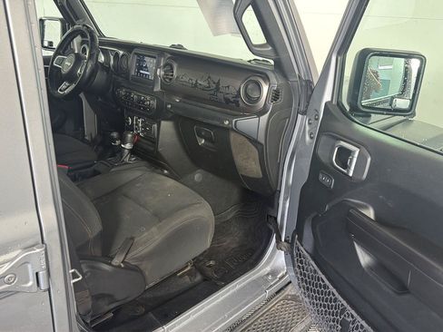 Used 2020 Jeep Gladiator Sport w/ Quick Order Package 24S AWD/4WD image 14