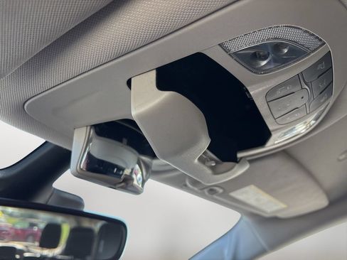 Used 2024 Chrysler Pacifica Touring-L FWD image 52