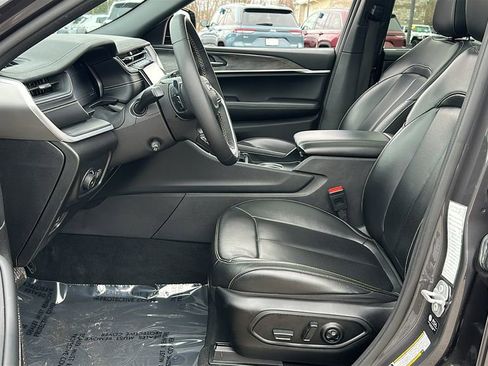 Used 2024 Jeep Grand Cherokee L Limited w/ Luxury Tech Group II AWD/4WD image 12