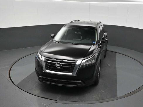 Used 2025 Nissan Pathfinder SV AWD/4WD image 12