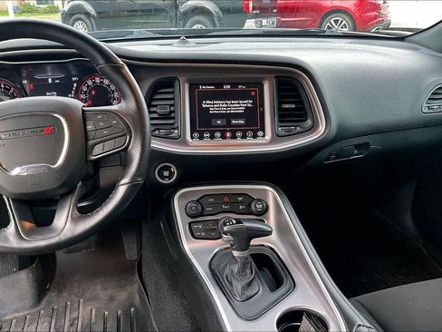 Used 2022 Dodge Challenger SXT w/ Driver Convenience Group image 5