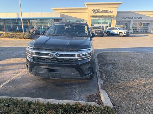 Used 2024 Ford Expedition Max XLT image 3