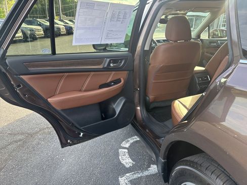 Used 2019 Subaru Outback 3.6R Touring w/ Popular Package #3A AWD/4WD image 32