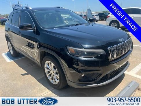 Used 2019 Jeep Cherokee Latitude w/ Popular Appearance Group FWD image 2