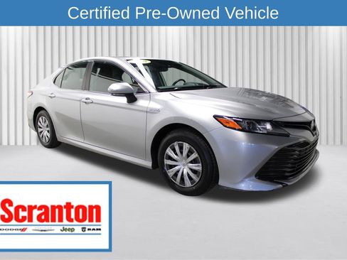 Used 2020 Toyota Camry LE image 1