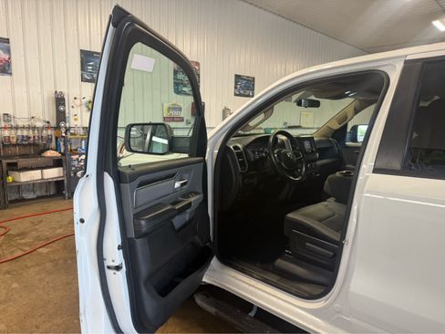 Used 2019 RAM 1500 Big Horn AWD/4WD image 9