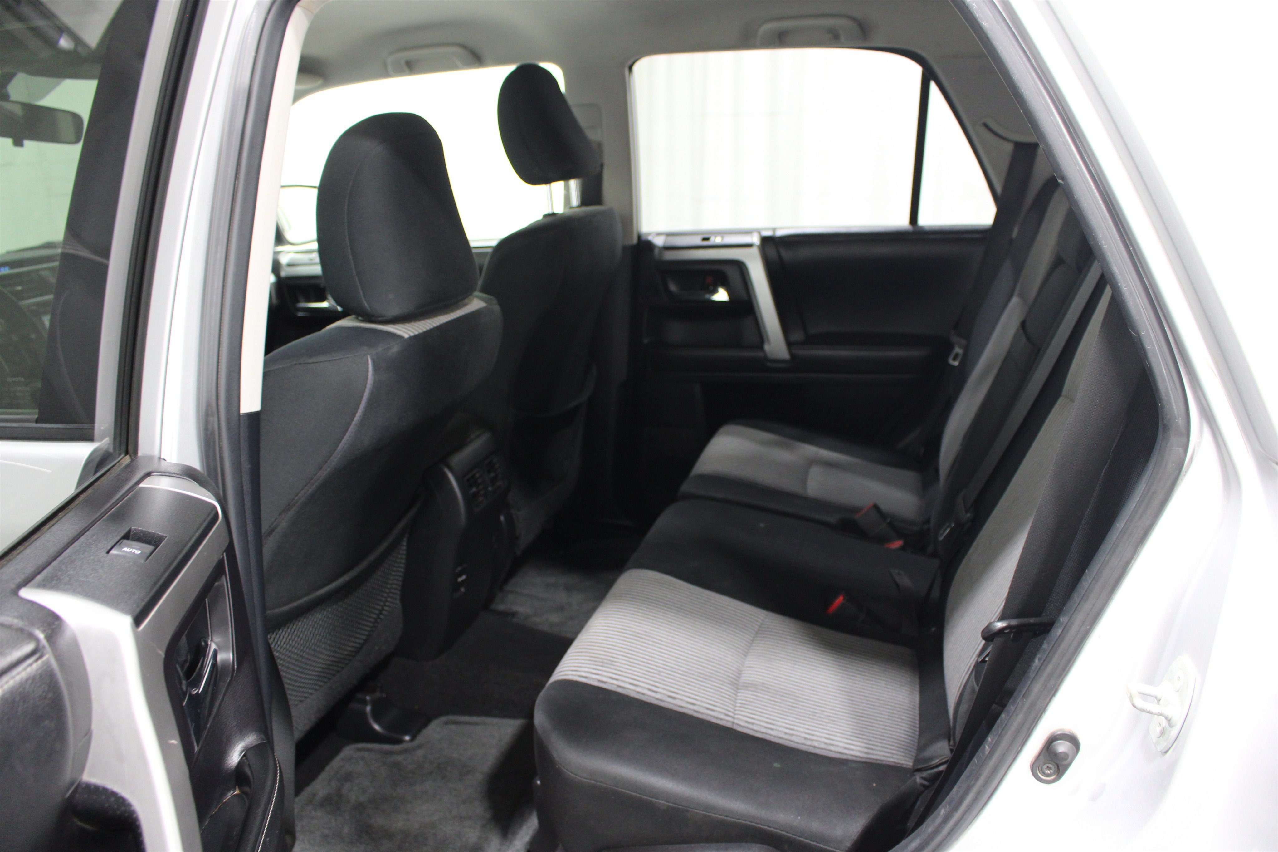 Used 2014 Toyota 4Runner SR5 AWD/4WD image 20