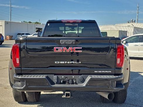 Used 2022 GMC Sierra 3500 Denali w/ Denali Ultimate Package AWD/4WD image 4