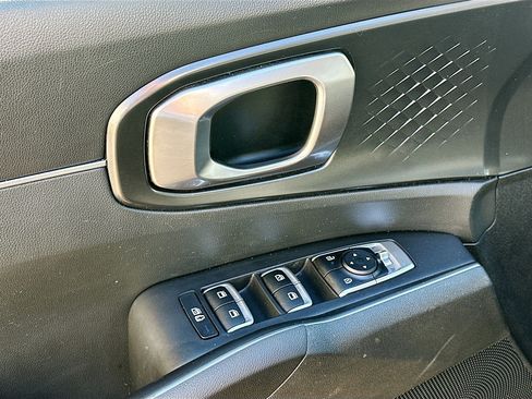 Used 2024 Kia Sorento S image 15