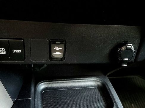 Used 2018 Toyota RAV4 LE w/ All Weather Liner Package AWD/4WD image 34