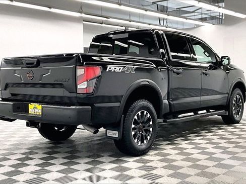 Used 2024 Nissan Titan PRO-4X w/ Pro-4x Convenience Package image 12