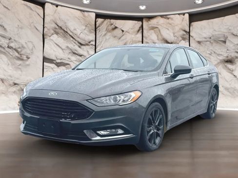 Used 2018 Ford Fusion SE w/ Equipment Group 201A image 2
