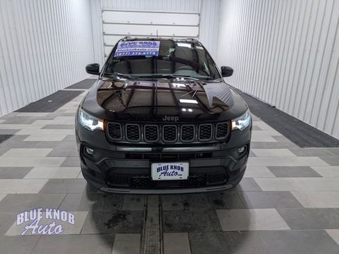 Used 2025 Jeep Compass Latitude w/ Convenience Group AWD/4WD image 6