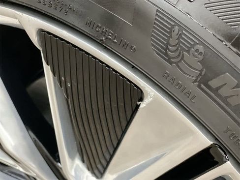 Certified 2025 Cadillac Lyriq Luxury image 5