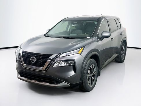 Used 2023 Nissan Rogue SV image 3
