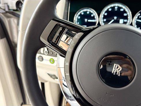 Used 2023 Rolls-Royce Phantom Sedan RWD image 24
