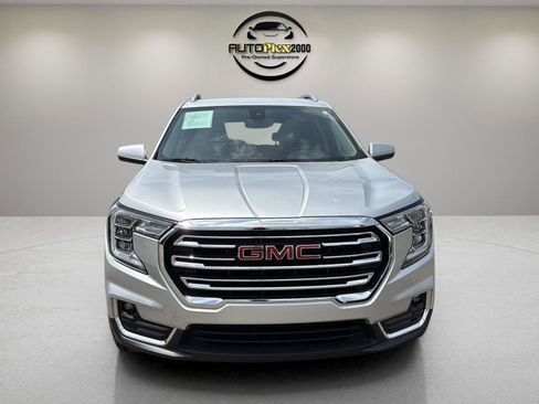Used 2022 GMC Terrain SLT image 1