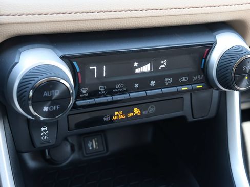 Used 2025 Toyota RAV4 LE AWD/4WD image 19