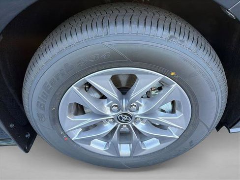 Used 2026 Toyota Sienna XLE FWD image 12