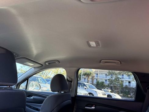 Used 2019 Hyundai Santa Fe SE image 17