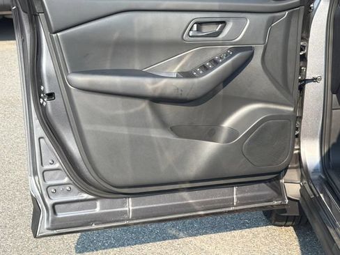 Used 2026 Nissan Rogue S FWD image 10