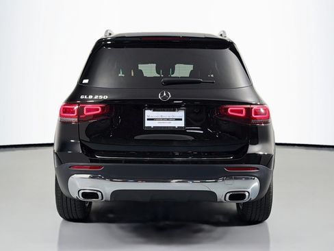 Used 2023 Mercedes-Benz GLB 250 w/ Premium Package image 4