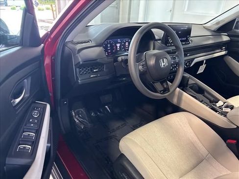 Certified 2025 Honda Accord SE image 6