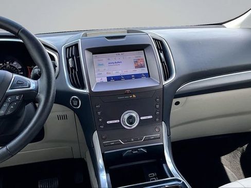 Used 2020 Ford Edge Titanium FWD image 9