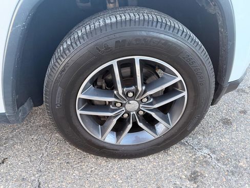 Used 2017 Jeep Grand Cherokee Limited image 14