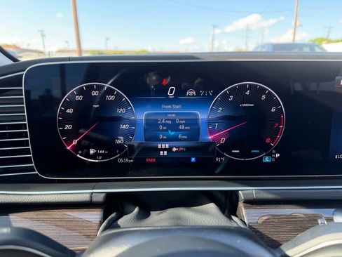 Used 2024 Mercedes-Benz GLS 450 4MATIC image 14