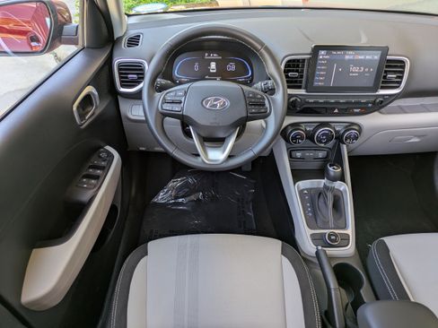 Certified 2024 Hyundai Venue SEL image 11