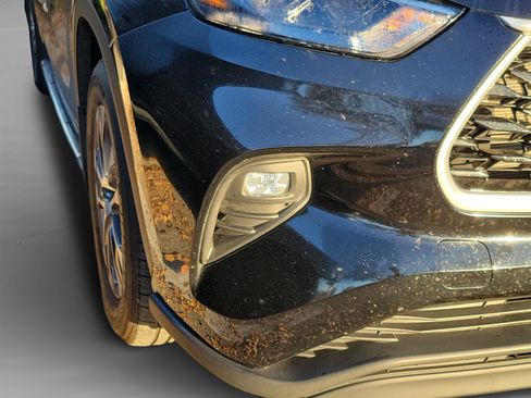 Used 2024 Toyota Highlander XLE image 9