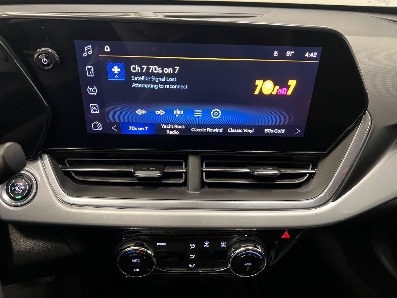 Used 2025 Chevrolet Trax LT FWD image 39