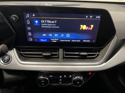 Used 2025 Chevrolet Trax LT FWD image 39