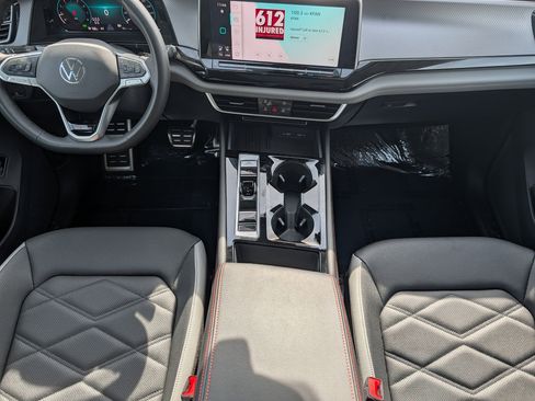 Certified 2025 Volkswagen Atlas Peak Edition SE AWD/4WD image 10