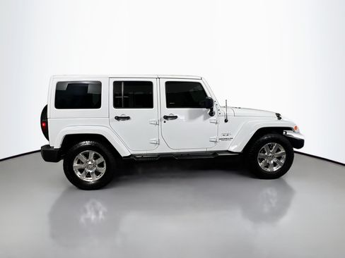 Used 2017 Jeep Wrangler Unlimited Sahara w/ Dual Top Group AWD/4WD image 3