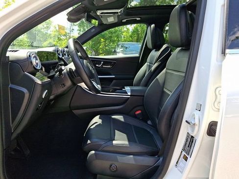 Used 2025 Mercedes-Benz GLC 300 4MATIC image 13
