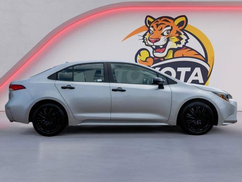 Used 2022 Toyota Corolla LE image 4