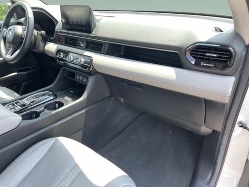 Used 2025 Honda Pilot EX-L image 18