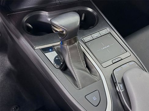 Used 2019 Lexus UX 200 FWD image 22
