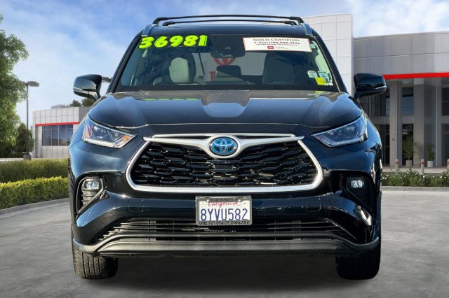 Certified 2021 Toyota Highlander XLE AWD/4WD image 10