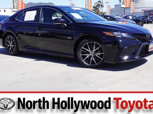 Certified 2023 Toyota Camry SE FWD image 1